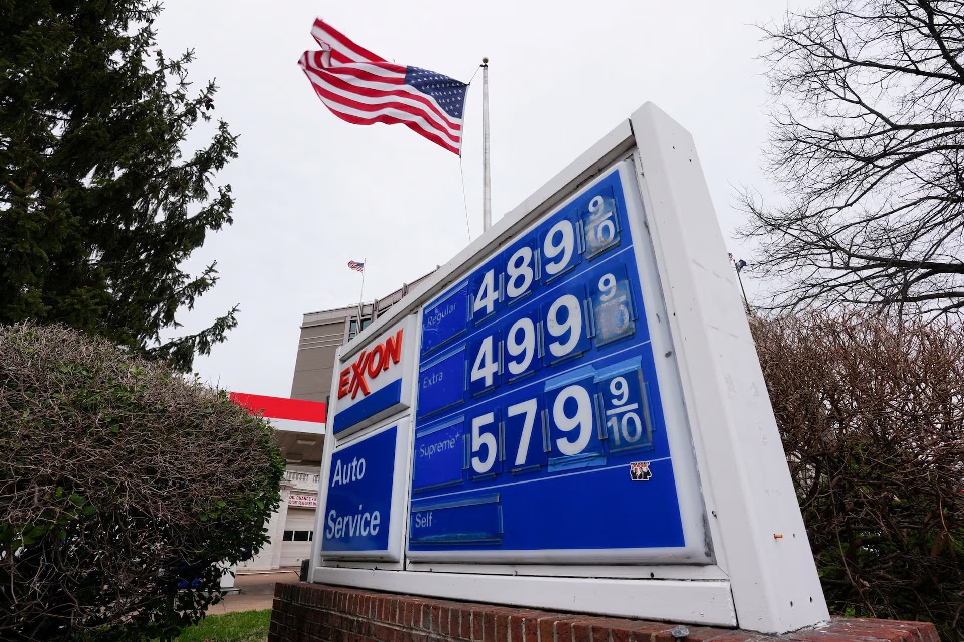 US Average Diesel Prices Cross $5 a Gallon as Middle East War Tests Global Economy